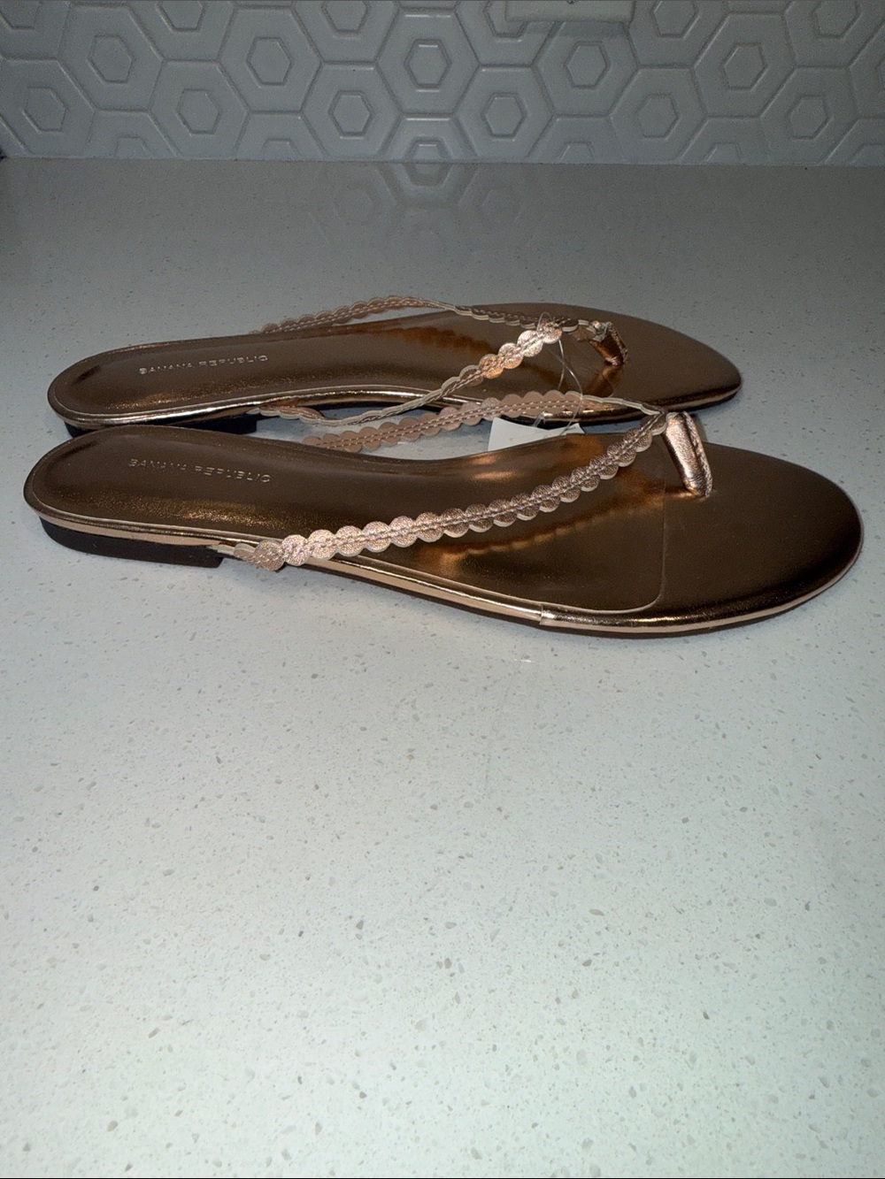 Banana Republic Women's Metallic Rose Gold LeatherScallop-Trim Flip Flop Sandals - Picture 3 of 6